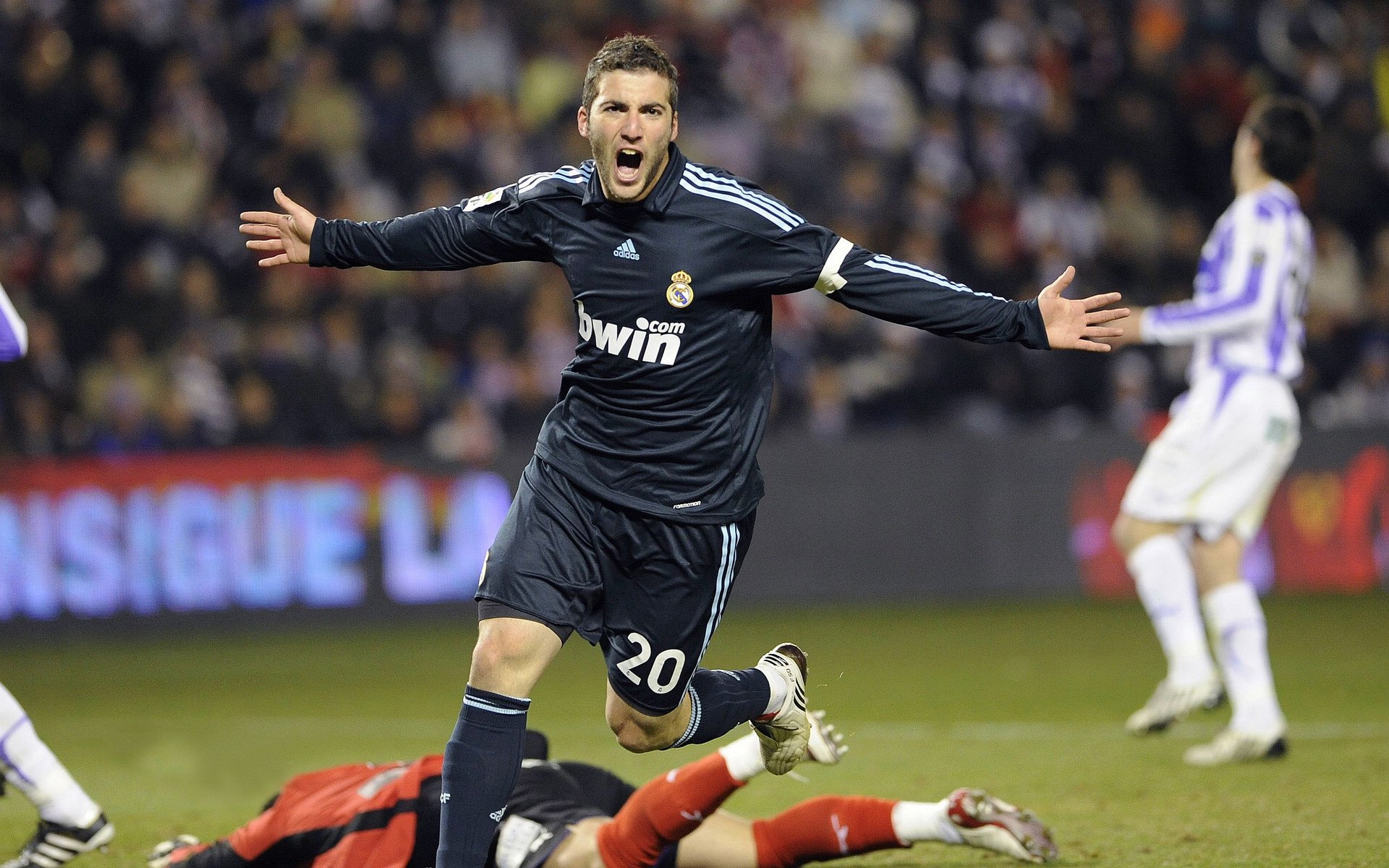 奥斯梅恩节奏完全掌控，巴西鏖战洪都拉斯，绿茵场上的权力与反抗寓言