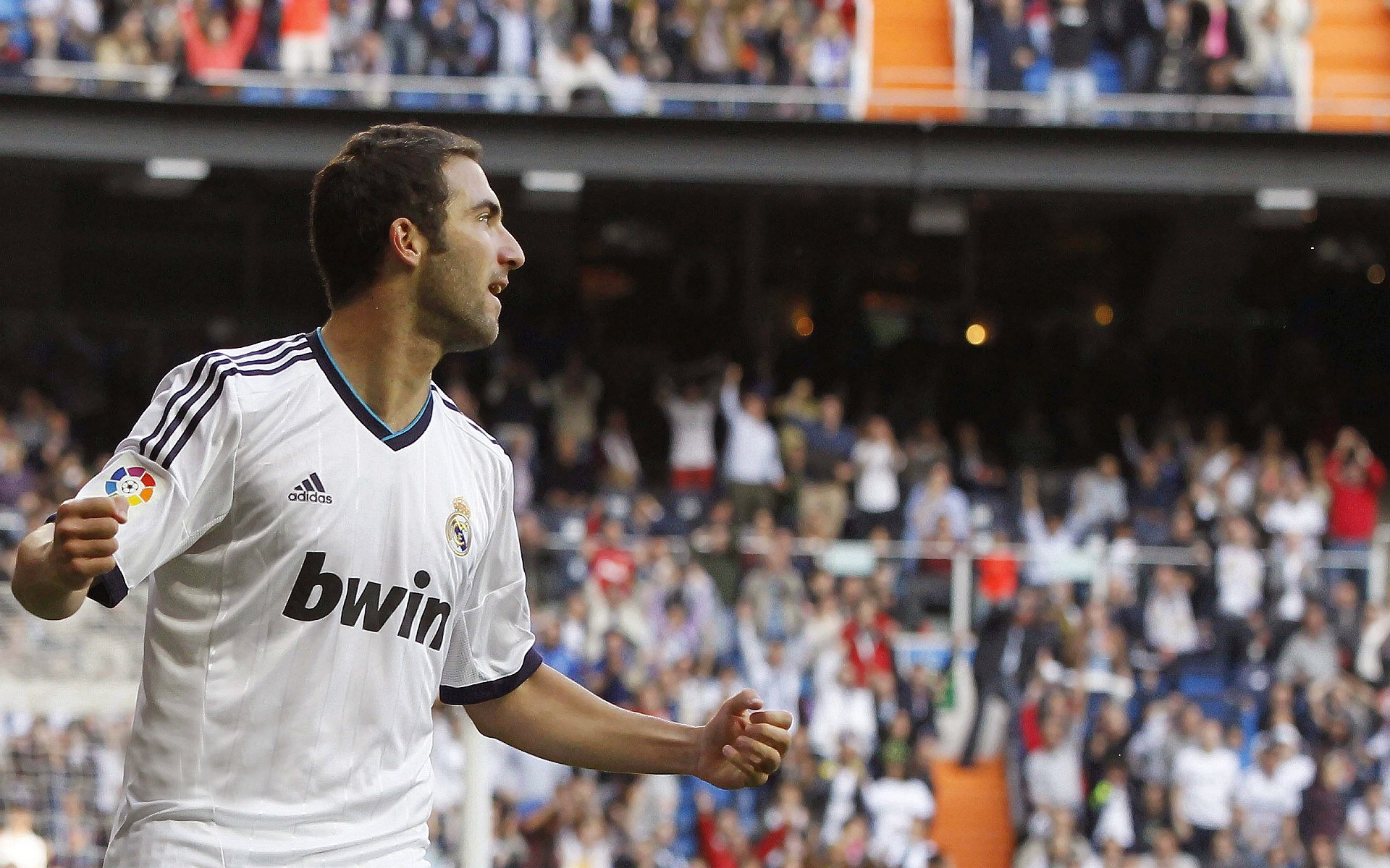 苏亚雷斯对手完全无解，土耳其拿下洪都拉斯，足球场上的地缘政治寓言